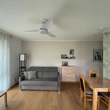 Helles Mit Terrasse Daire *