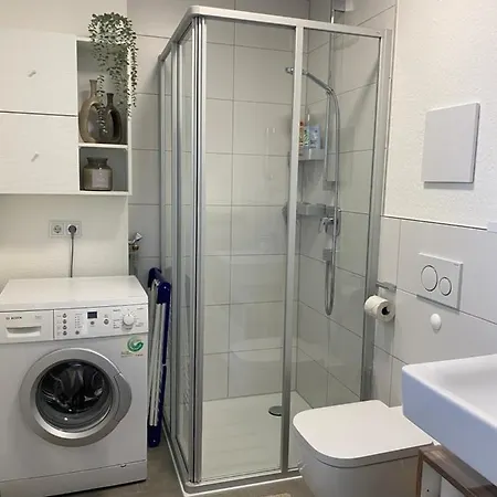 Helles Mit Terrasse Daire *